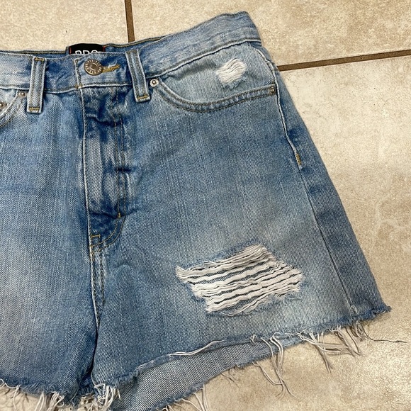 Urban Outfitters BDG High Rise Girlfriend Destroyed Shorts 26 - Picture 3 of 8